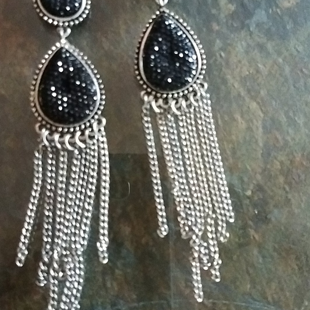 Earrings - Picture 5 of 8